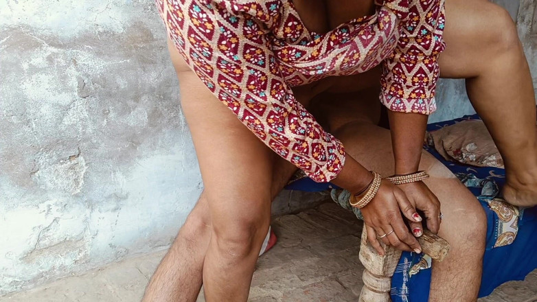 Yourgeeta8899: 그녀의 집에 나를 초대하고 내 페니스에 그녀의 큰 엉덩이를 배치하고 나를 열심히 따먹게했다.