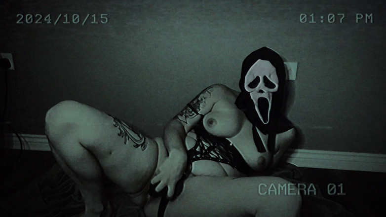 EeveeXo: Paranormal faptivity Ghostface visto en cam