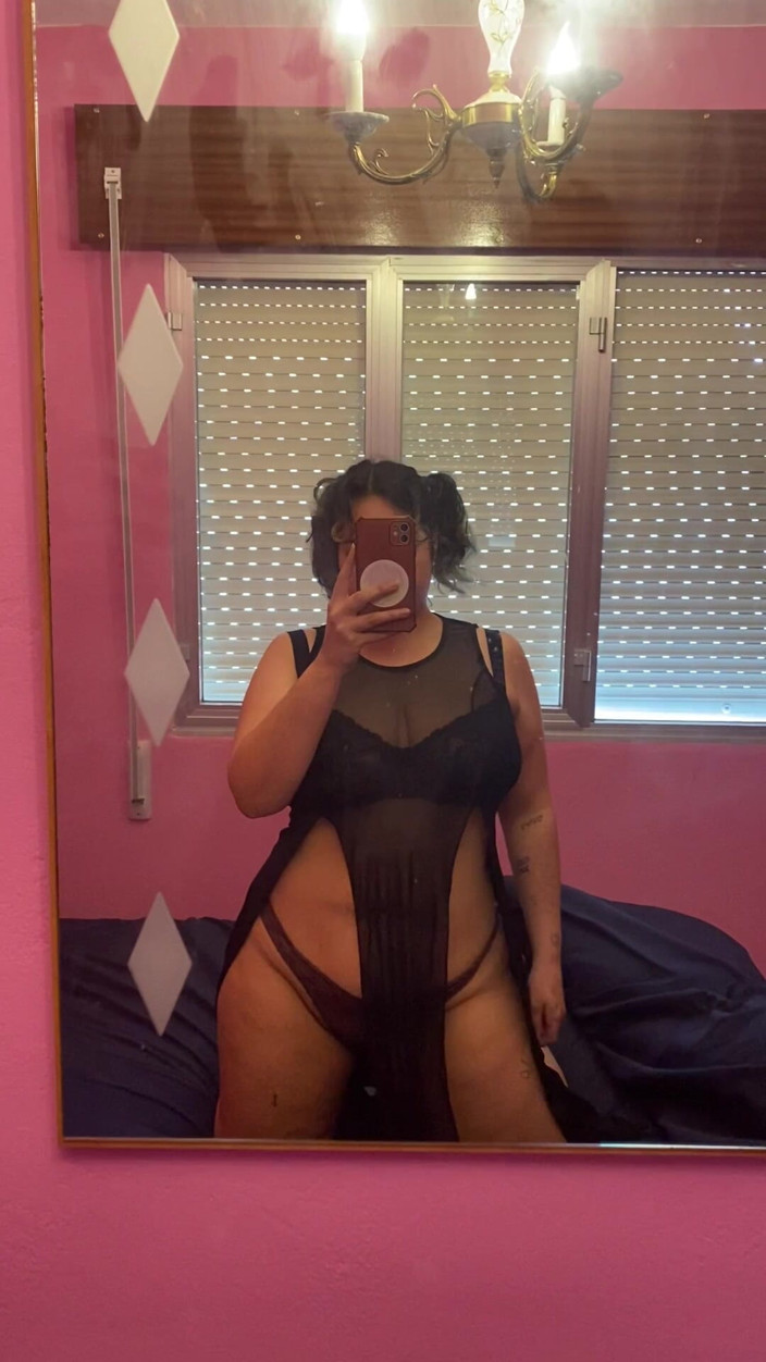 CtanguarraChubby: Est-ce que mes énormes seins te rendent excitée ?