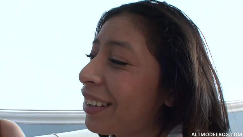 PurefilmsTv: Linda madrastra rubia le enseña a su hijastra latina a...