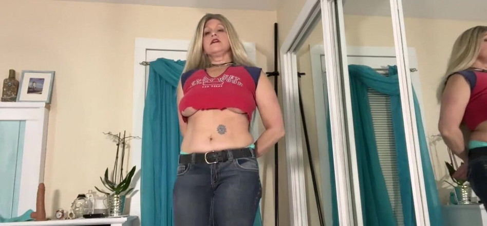 TabithaXXX: Un jean moulant les fait rentrer avant un film. Oui...