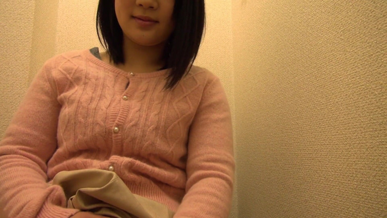 Caribbeancom: 年轻的日本女孩吞下精液并被内射