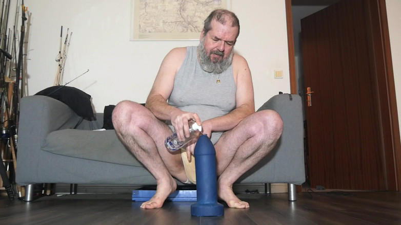 Qualzucht: Joc cu vibrator și un orgasm puternic Estim cu un pumn...