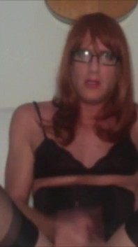 Valerie si masturba con i piedi in faccia con le calze