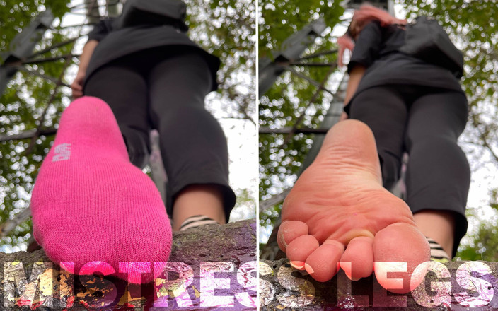 Mistress Legs: 야외에서 핑크 양말과 자연스러운 주름진 발바닥