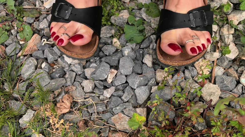 Goddess Lena: Suonare con i Birkenstocks