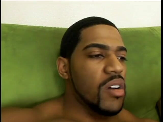 First Black Sexperience: Immorale, une jolie blonde prend quatre bites noires en elle...