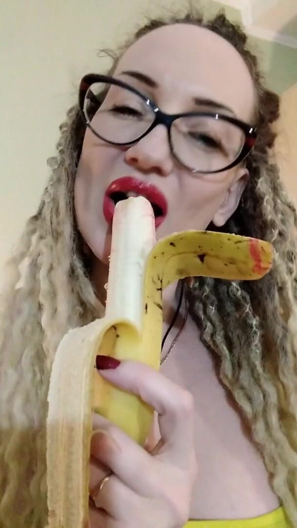 BadAssBitch: Červená rtěnka BJ Banán Škádlení a Ponížení