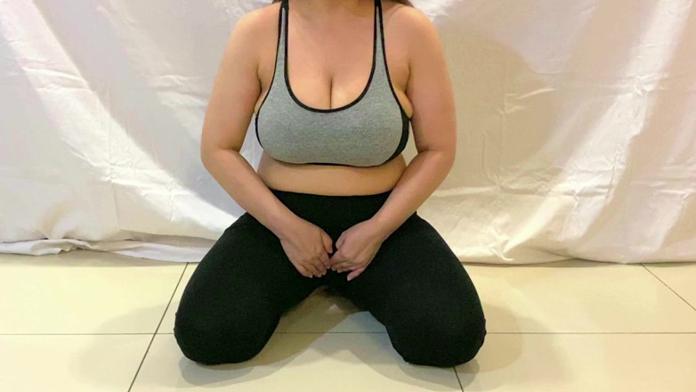 Faustina Pierre: MILF bertetek besar bermain dengan puting besar dan buah dada...