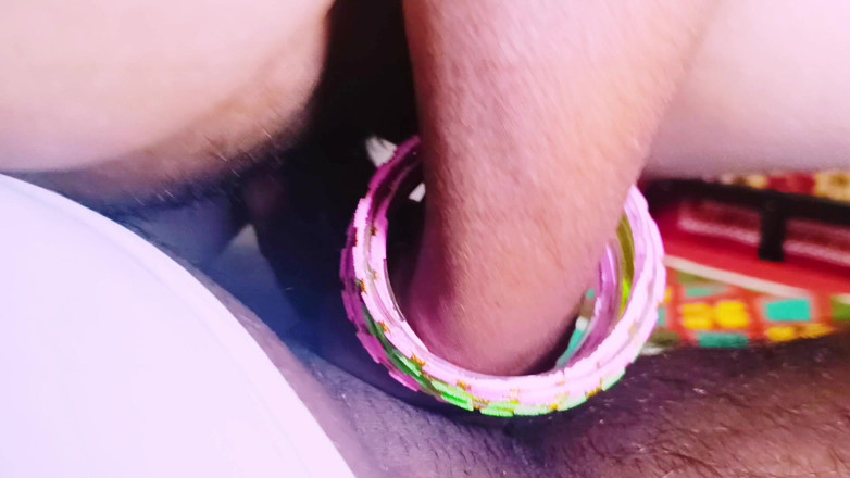 Telugu honey lips: Une belle-mère desi et son beau-fils baisent avec un gode