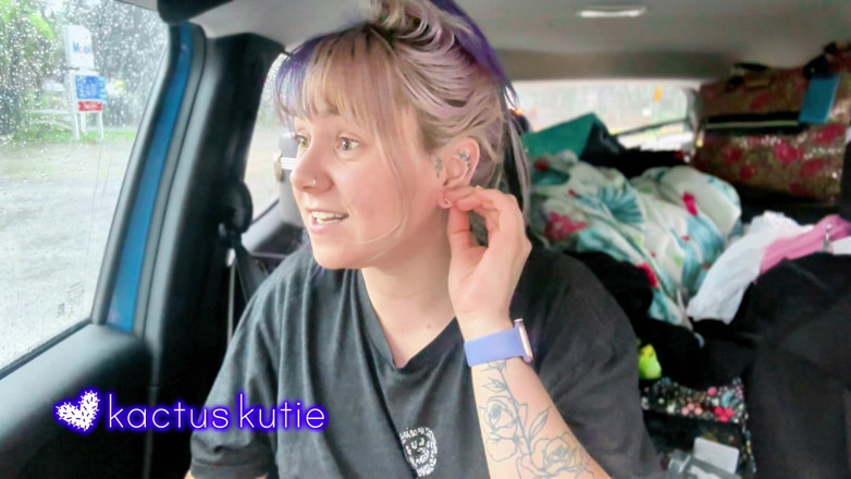 kactus kutie: Trop pluvieux ! J’ai dû faire pipi dans une coupe