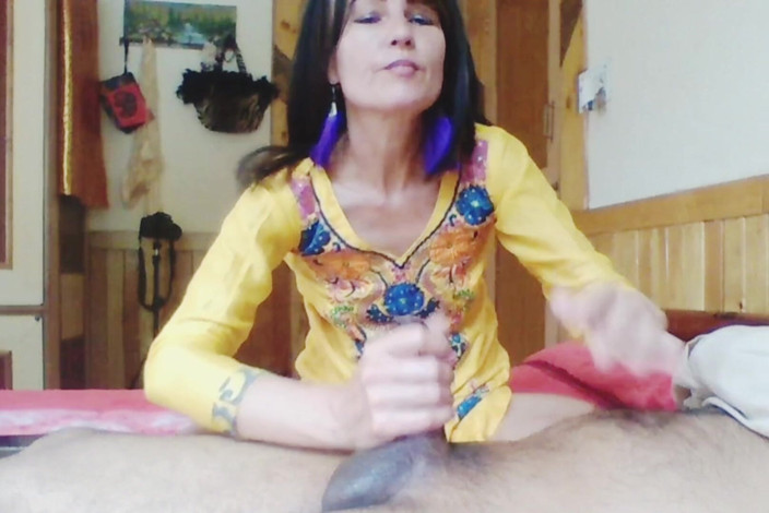 Bolly Karma: Varje slampig MILf är annorlunda