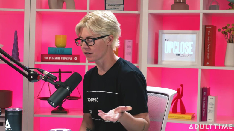 Adult Time Podcast: Kimmy Kimm conquiert la honte et vend des culottes utilisées |...