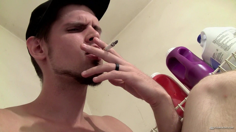 Boys Smoking: Nolan Chainin na Lavanderia