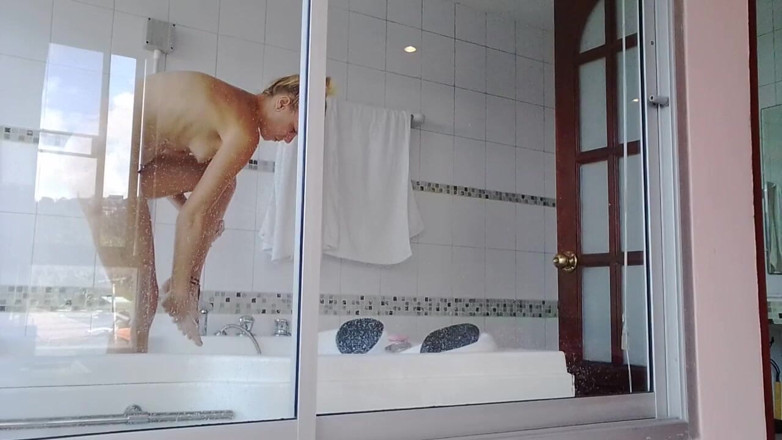 MissAnja_FH: Regarde-moi dans la salle de bain