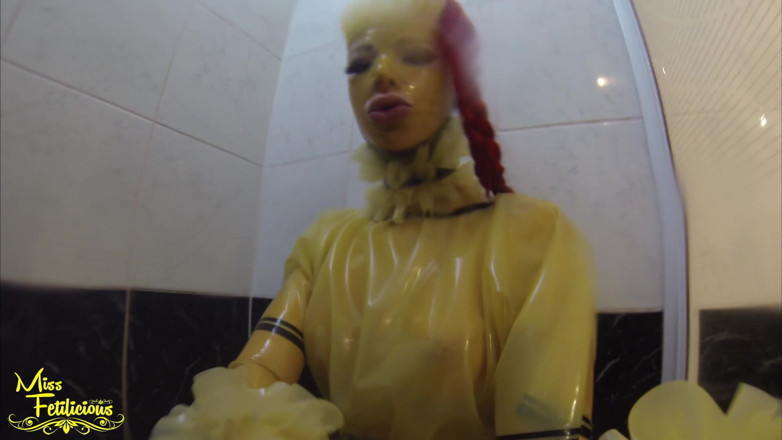 Miss_Fetilicious: POV pissen auf dich unter der dusche