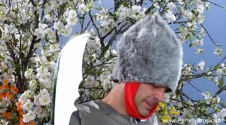 Parody Bros: Карлик з пухирчастим волоссям у спортзалі трахає великого чоловіка