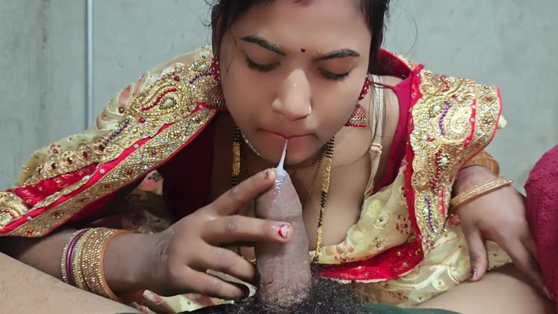 Bangala bhabhi: Лижет сперму во рту