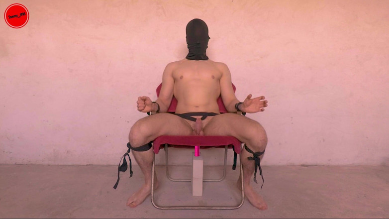 Tommy_1995: Chaise BDSM - Une sonde anale en bordure de la prostate...