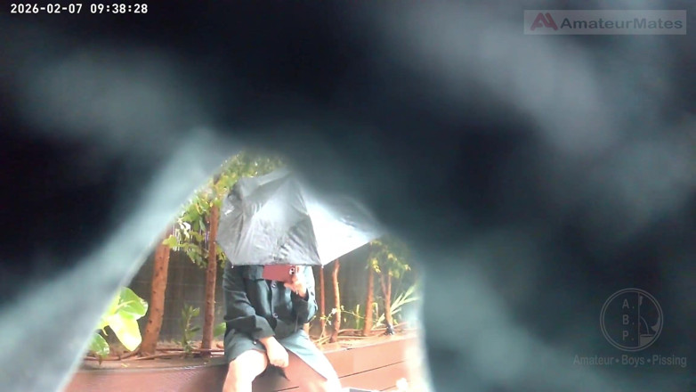 AmateurBoysPissing: Boy Amateur Atrapado Haciendo Pis En Un Parque Público
