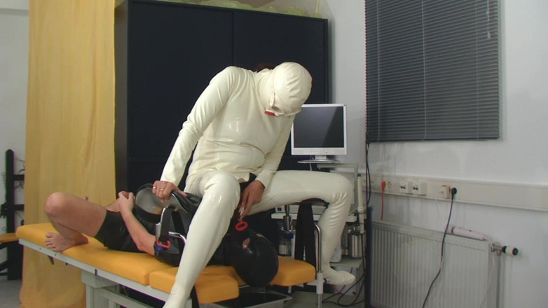 Rubber & Clinic Studio - 1ATOYS: Trò chơi đi tiểu bằng cao su