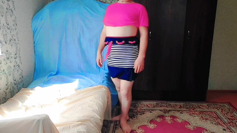 Kitty_Cross: 华丽的娘娘腔在她的脸颊上闪闪发光
