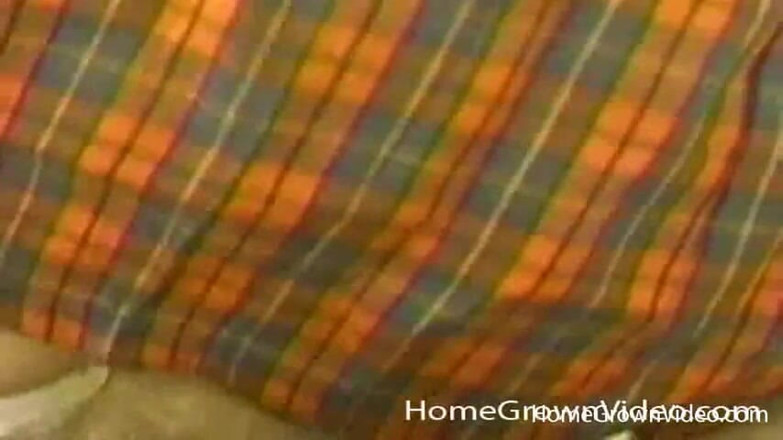 Homegrown Video: 可爱的黑发女郎Mia以多种姿势抽插鸡巴