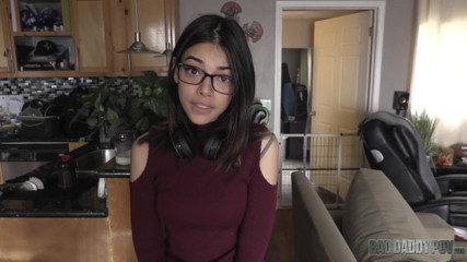 BadStepFamilyPov: Harmony Wonder, fille poilue, se fait défoncer par son beau-père