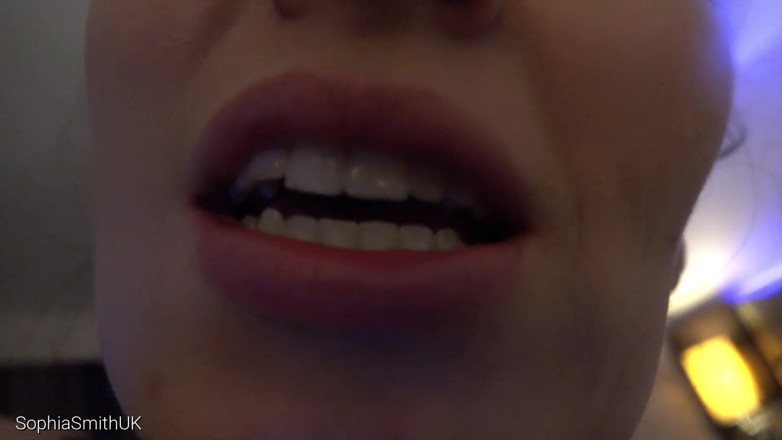 SophiaSmithUK: ASMR 대물 키스