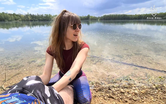 Anne Eden: Quickie mouillé et crémeux en plein air