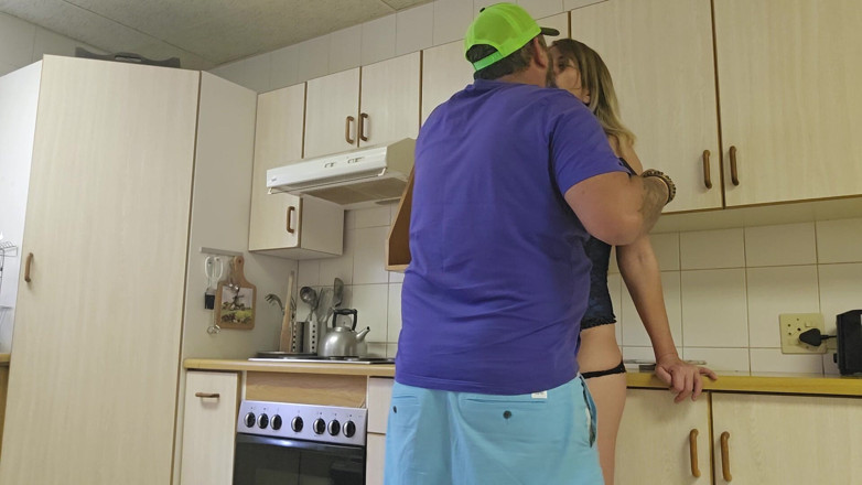 Sparowdox: Sexo de pie con mi ex en la cocina