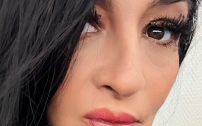 Mia 69: lav laingvej laitina phiks