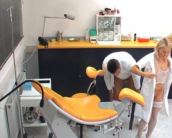 Rubber & Clinic Studio - 1ATOYS: Анальные игры в гинекологическом офисе