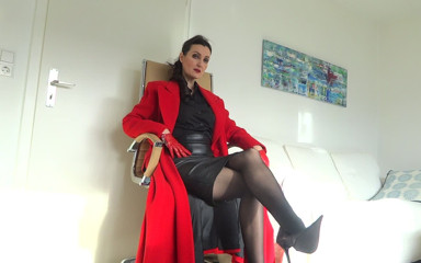 Lady Victoria Valente: Fetiș cu haină roșie - numărătoare inversă cu spermă