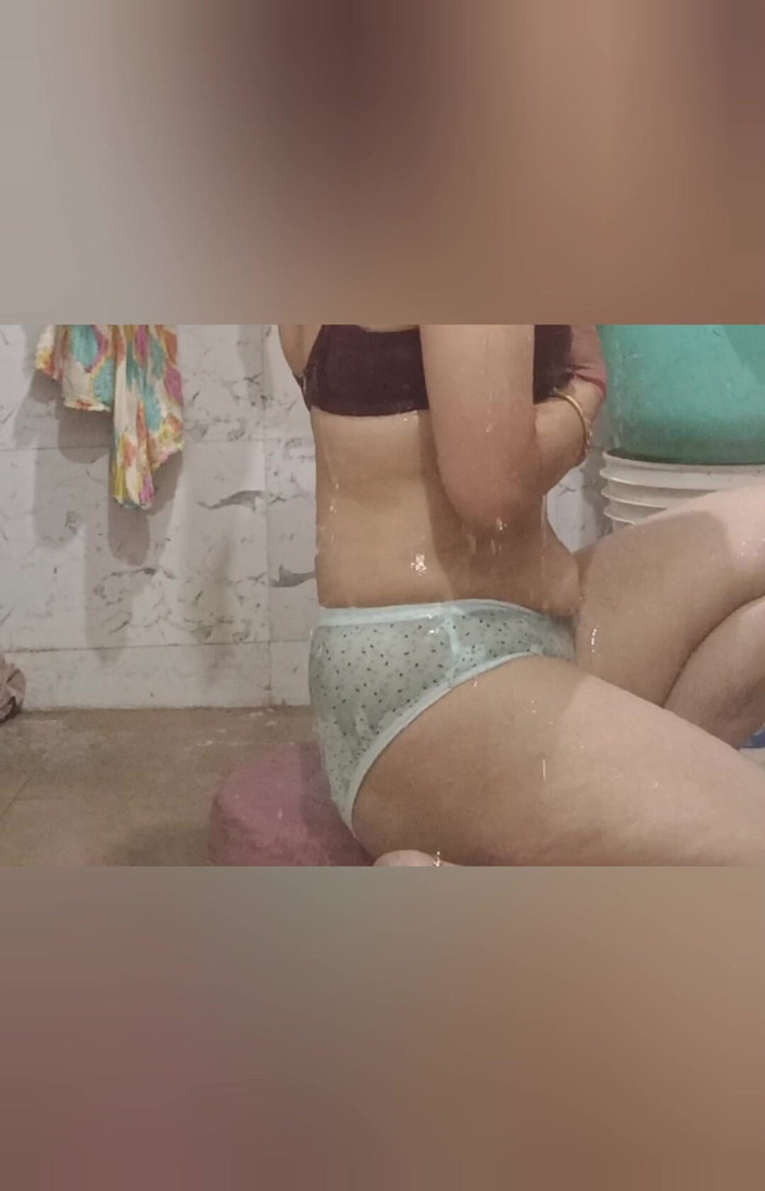 Priyahot77: Priya india sexy painty show