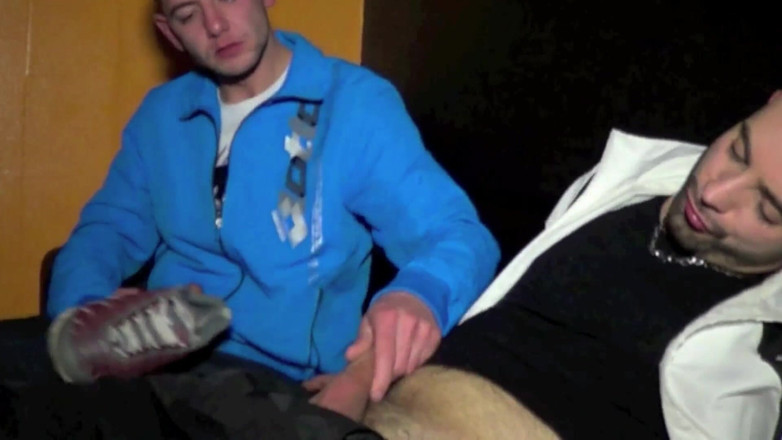 SEX WITH MY BEST FRIEND: Clem scopa il suo amico con la dominazione degli sneaker