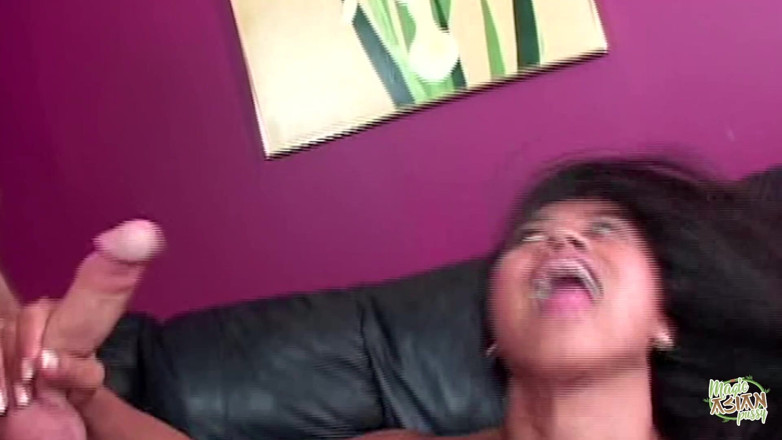 Magic Asian Pussy: Asiatiska Vixen ber om bollarna djupt bultande av hennes otäcka...