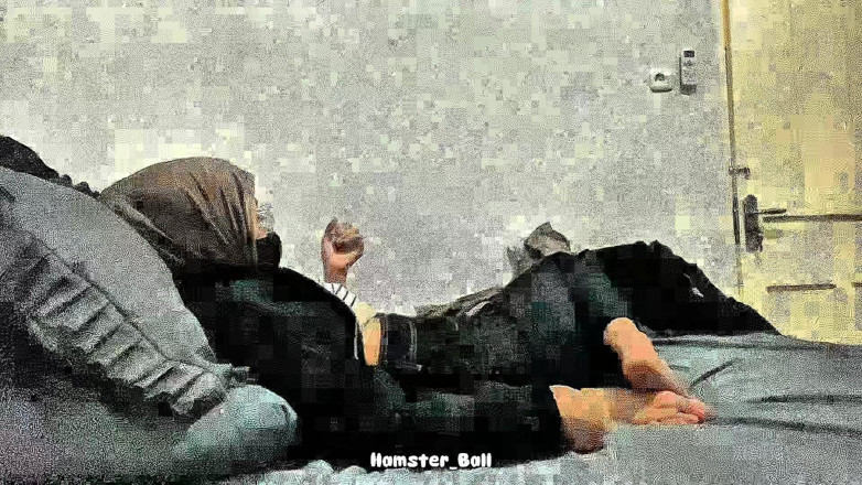 Hamster_Ball: 말레이 히잡 의붓 여동생 vs 대물 자지 인도 의붓오빠
