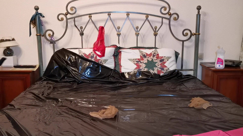 Sissy Cummy Lingerie: Michelle Ernandes Despertándose Después De Una Noche De Fiesta Caliente...
