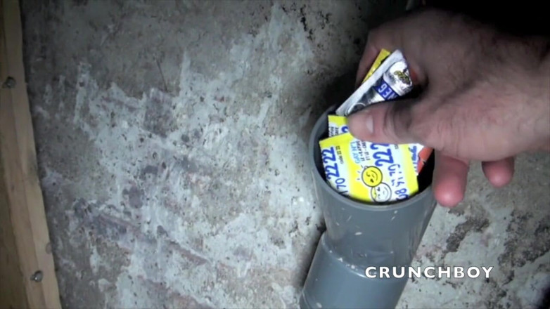 Crunch Boy: 凯文在巡游公共场合被直接使用