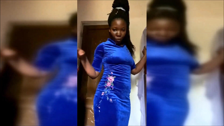 African Beauties: 내 오줌을 가지고 노는 중