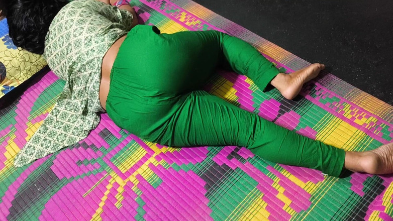 SAFI-SEXY: Ma tatie se fait sodomiser, maison de village desi, temps...