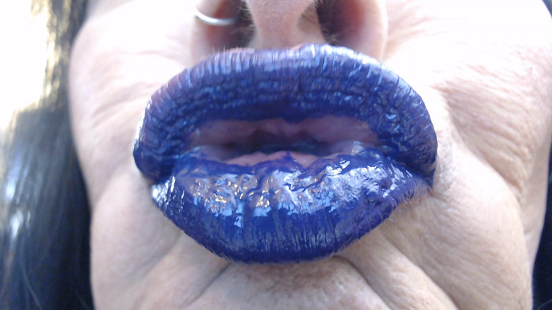 Abby Anna: Bebek closeup lip wand ungu biru