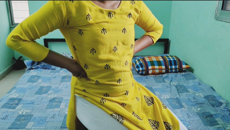 Mili bhabi: India pueblo caliente hermanastra follada duro porque ella quiere montar...