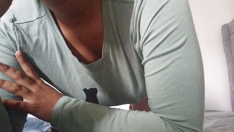PATY PATY: Une belle-mère déjantée se masturbe, squirte et chatte propre et...