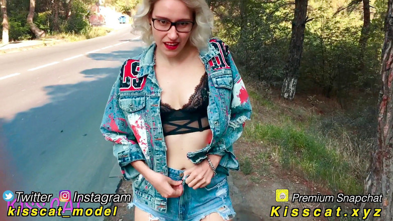 KissCat: POV réel, sexe en levrette dans la nature et pipe...
