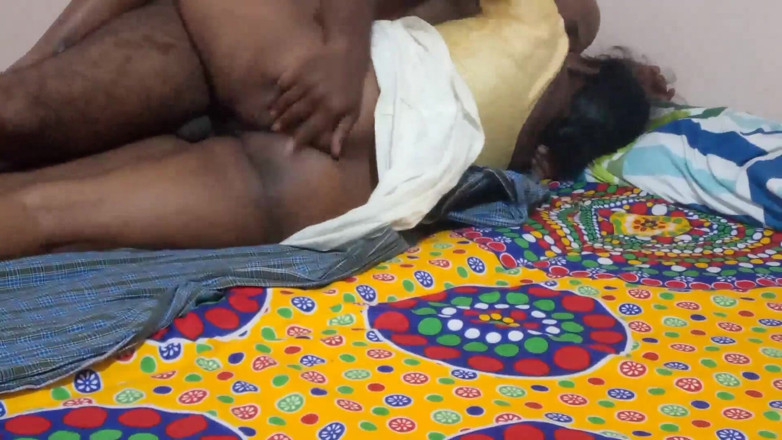 Desi palace: Suami yang beruntung ngentot saudara perempuan istrinya