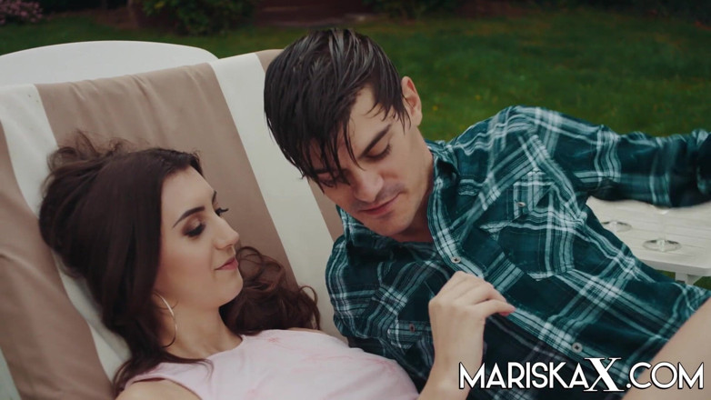 Mariska x: Đụ teen 18+ ngoài trời