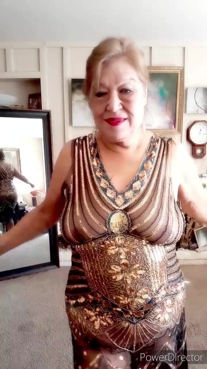 Zilah Luz: ダンスストリップショー71歳のラテン系と毛深い猫