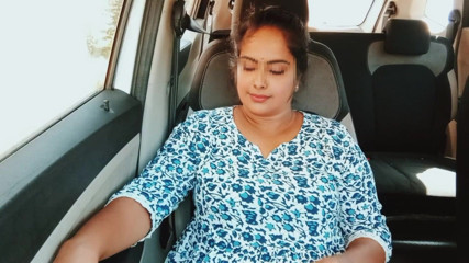 Your Arya: Desi indická nadržená bhabhi s velkými prsy masturbuje s Devarem.